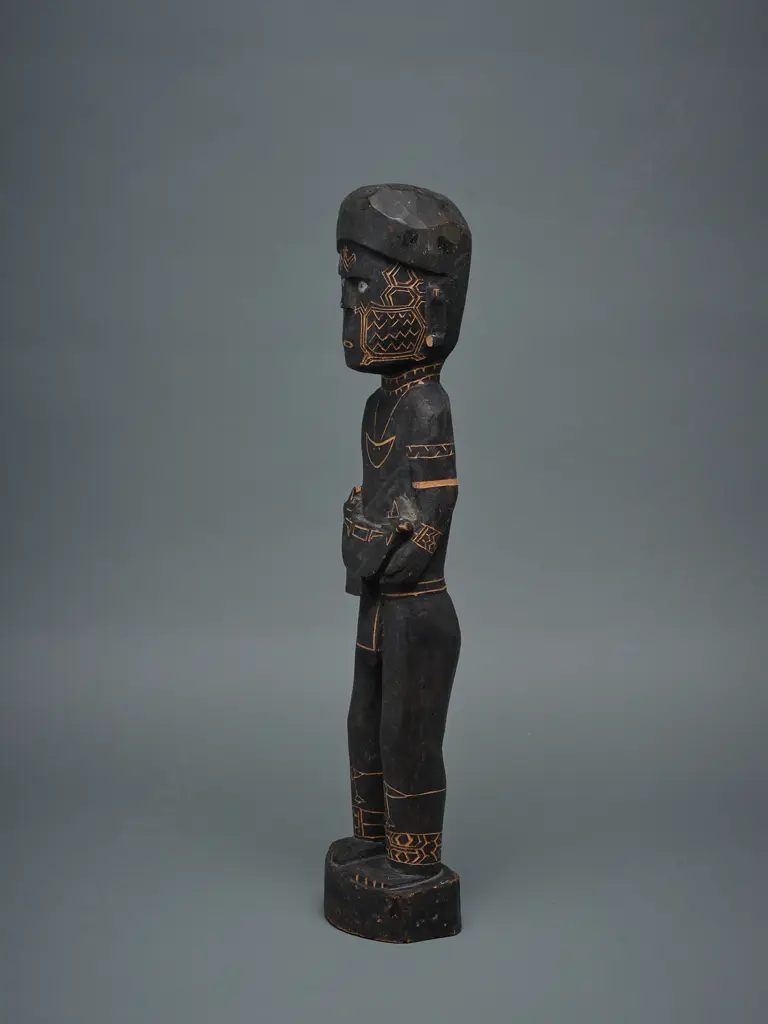 Solomon Islands wooden male figure, Image 1++